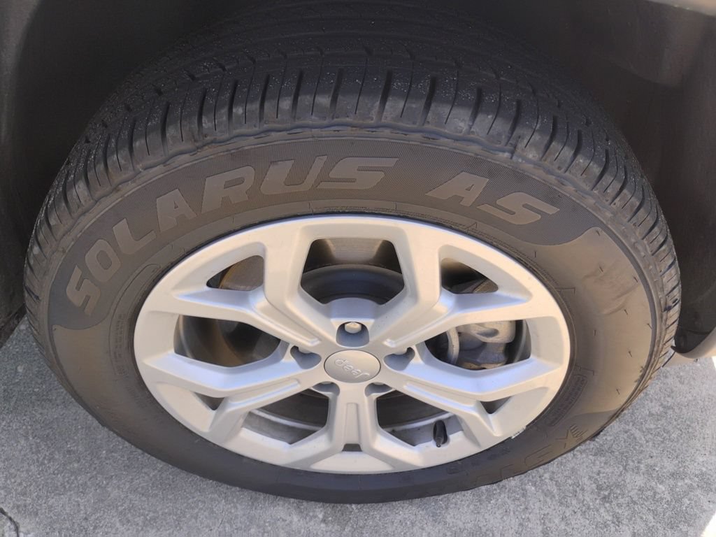 Used 2024 Jeep Compass Latitude AWD/4WD image 11