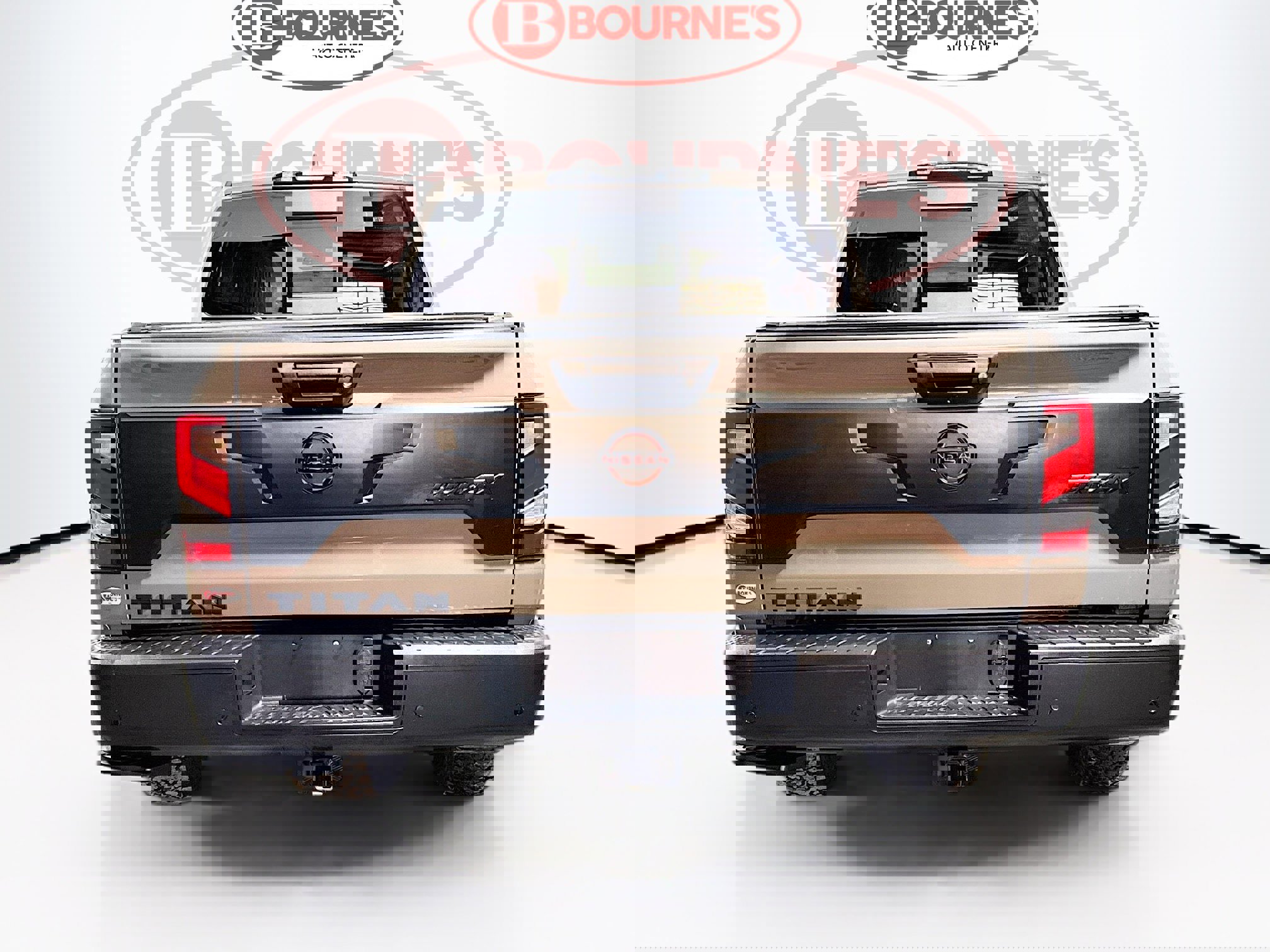 Used 2024 Nissan Titan PRO-4X w/ Pro-4x Convenience Package image 9