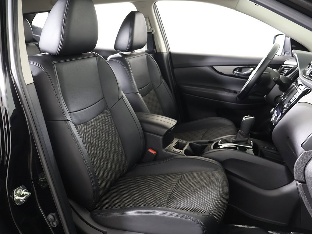 Used 2022 Nissan Rogue Sport SV w/ Technology Package image 29