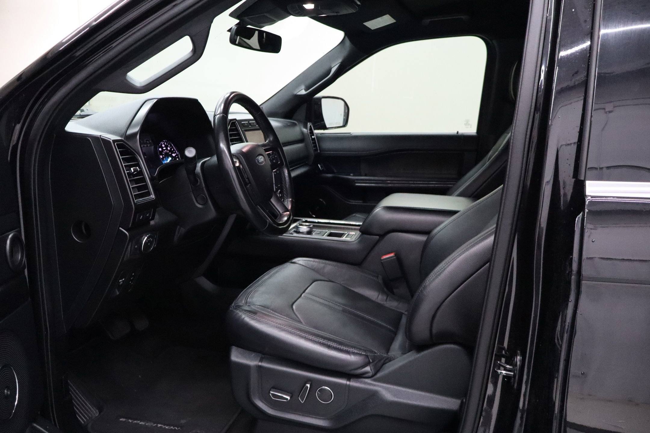 Used 2020 Ford Expedition Limited RWD image 28