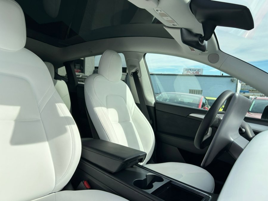 Used 2023 Tesla Model Y Long Range image 33