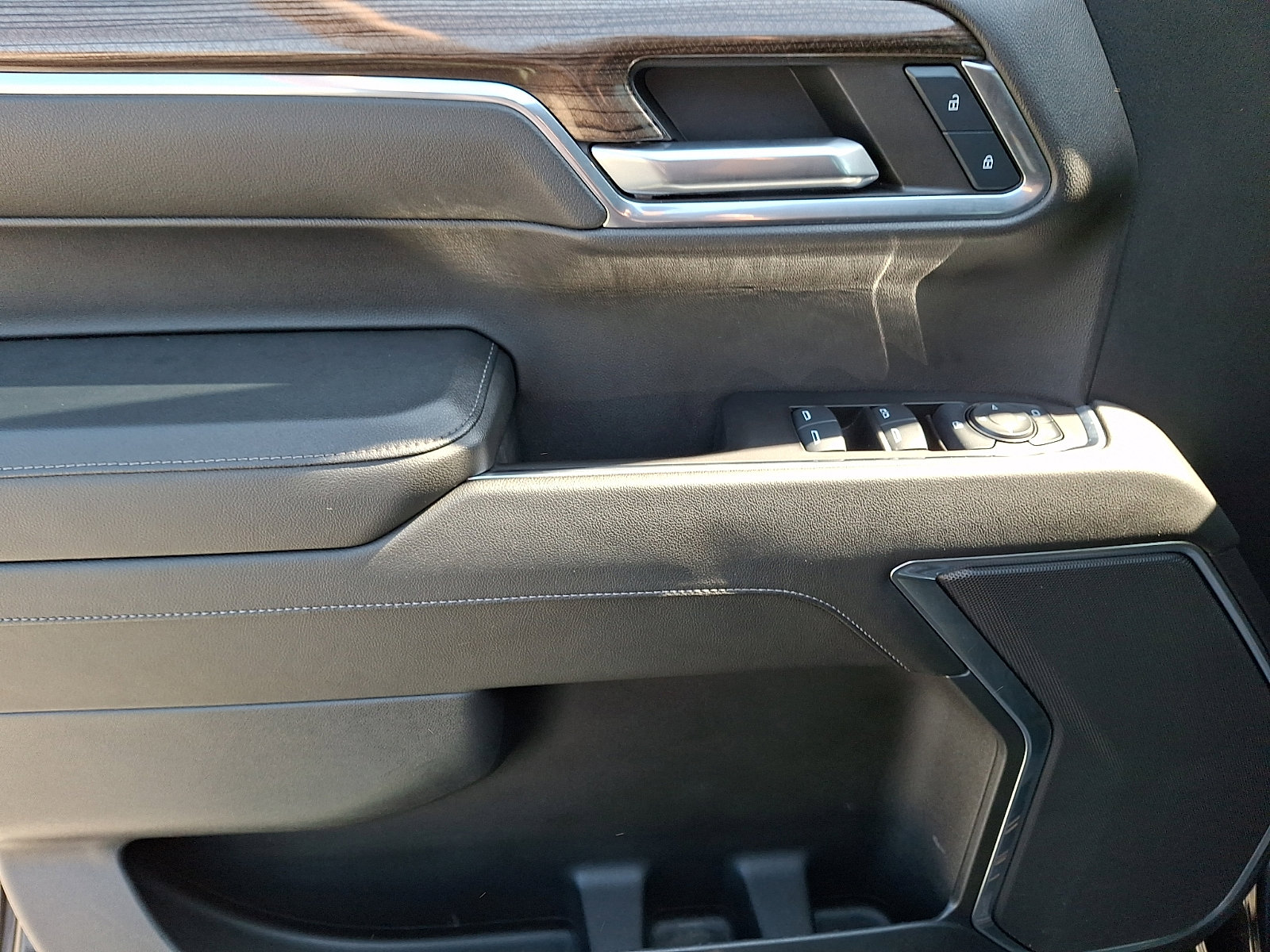 Used 2024 Chevrolet Silverado 1500 LT image 15