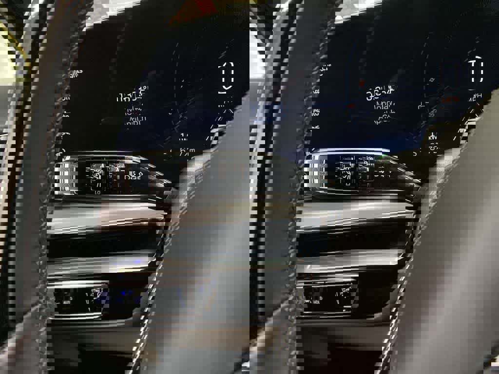 Certified 2026 Cadillac Vistiq Premium Luxury w/ LPO, Floor Liner Package image 23