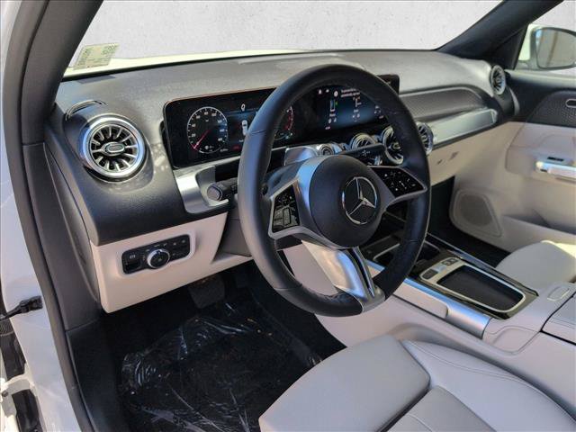 Used 2025 Mercedes-Benz GLB 250 4MATIC w/ Winter Package image 10