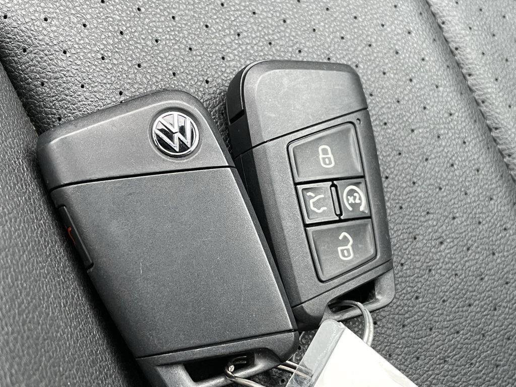Used 2022 Volkswagen Tiguan SE R-Line image 35