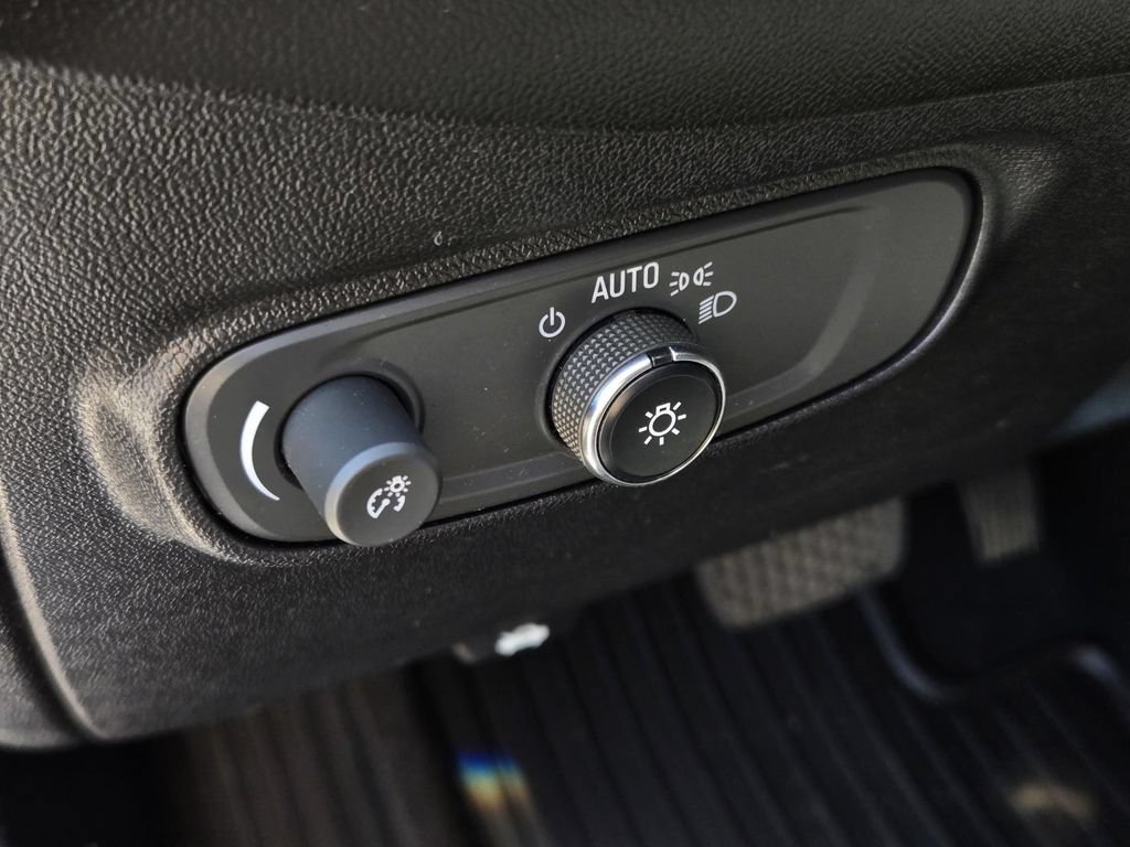 Used 2019 Chevrolet Equinox LT w/ Driver Convenience Package FWD image 18