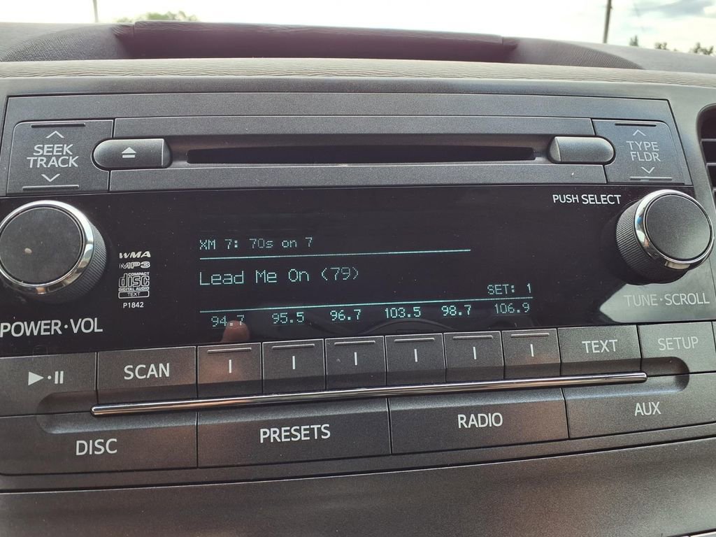 Used 2014 Toyota Sienna LE FWD image 28