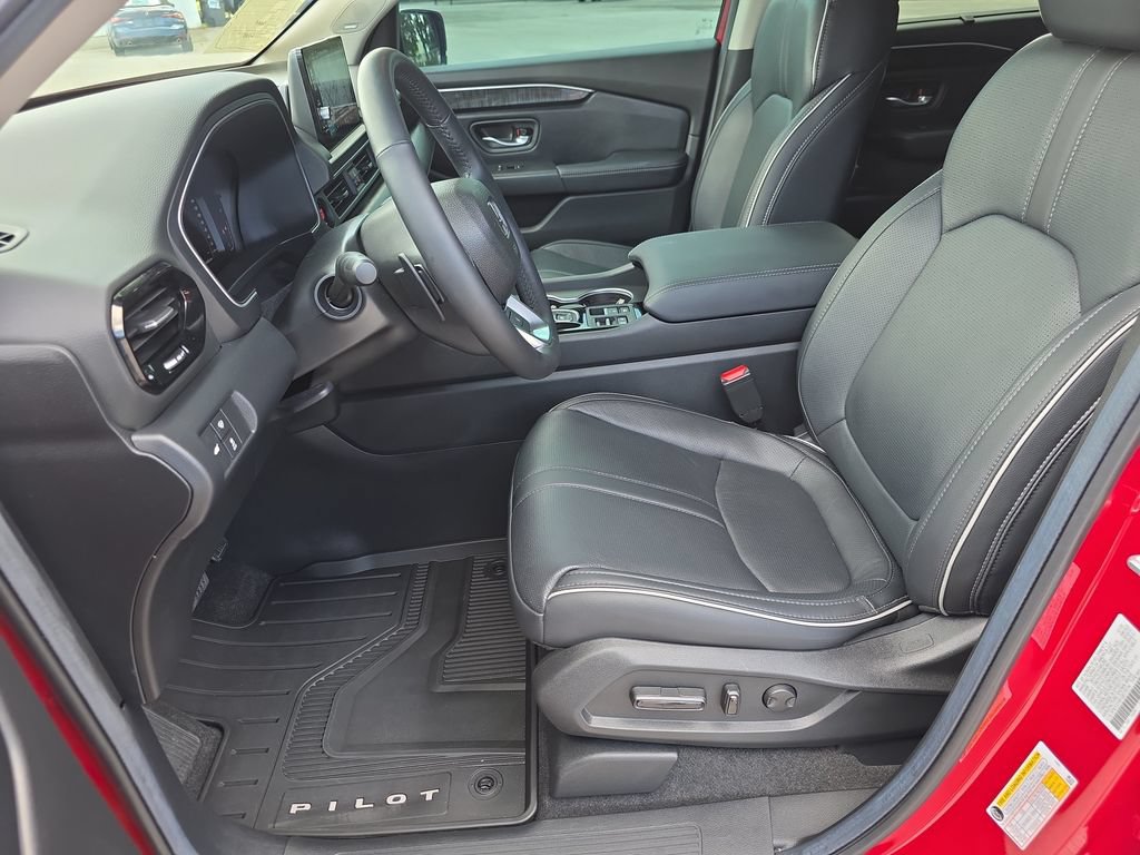 Used 2025 Honda Pilot Elite image 11