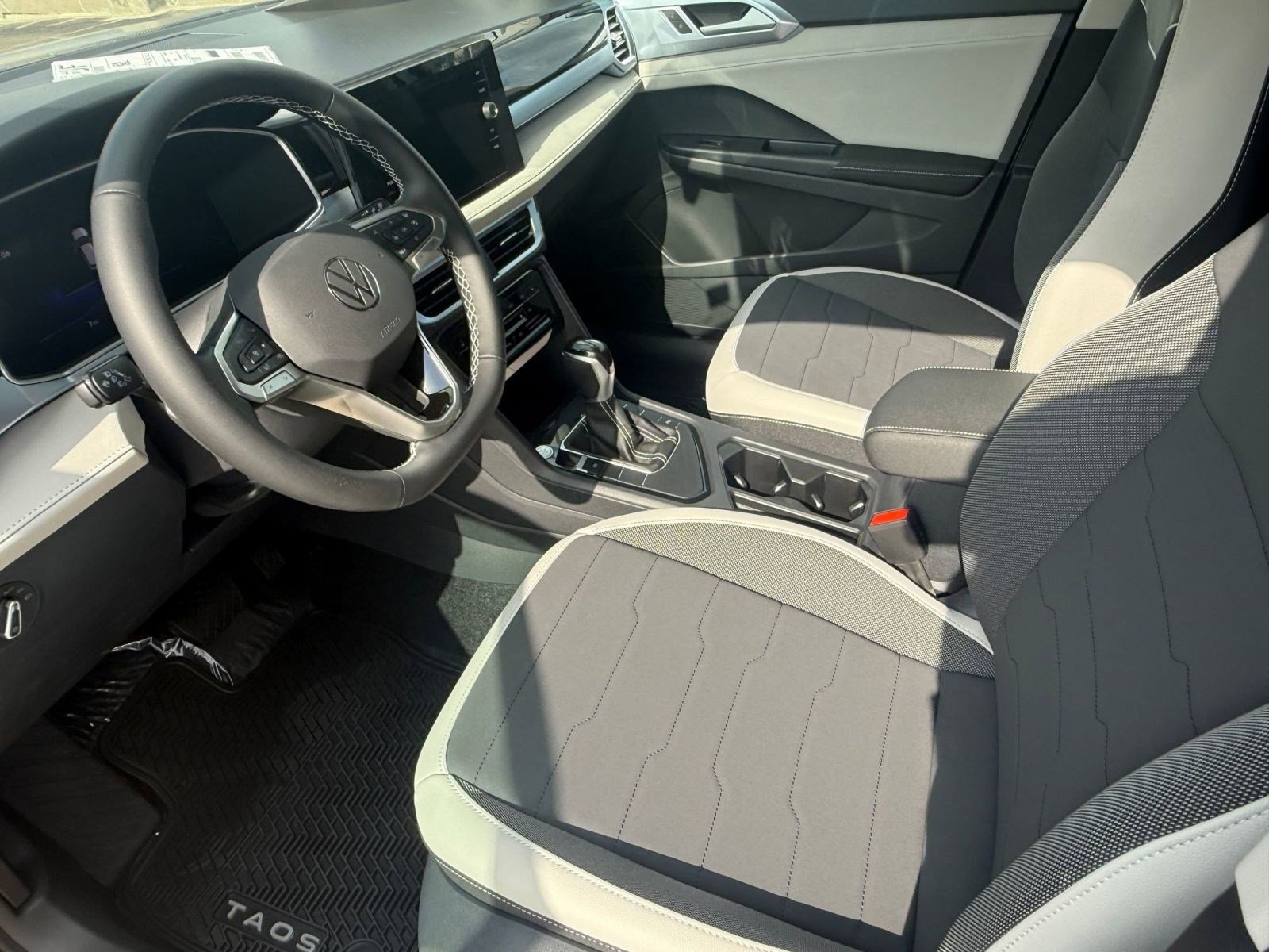 New 2026 Volkswagen Taos SE image 4