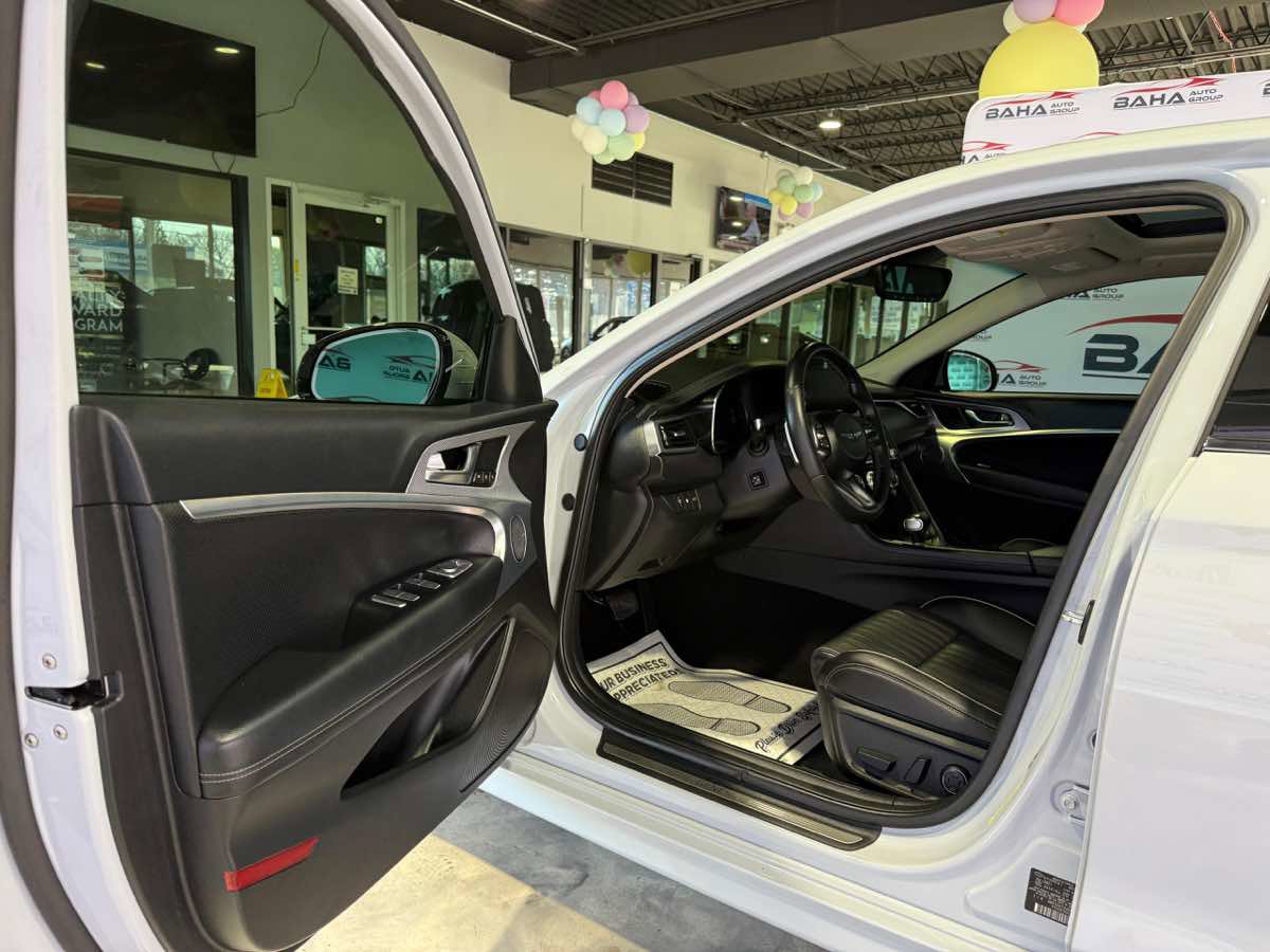 Used 2022 Genesis G70 2.0T w/ Prestige Package image 14