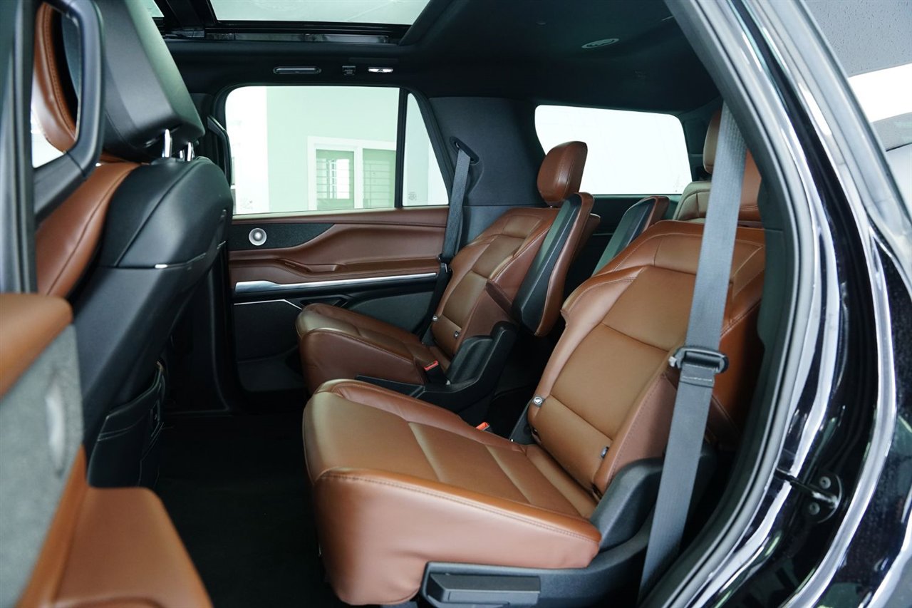 Used 2025 Lincoln Navigator Reserve image 23