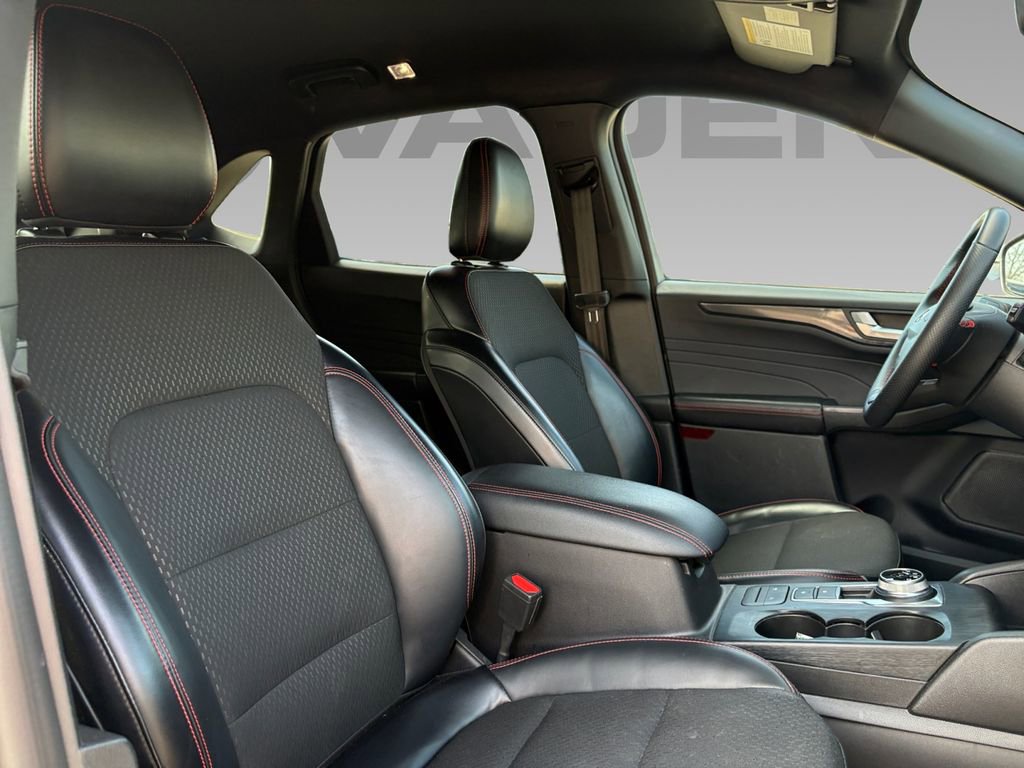Used 2025 Ford Escape ST-Line image 8