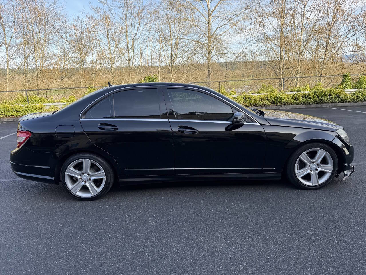 Used 2011 Mercedes-Benz C 300 4MATIC Sedan image 4