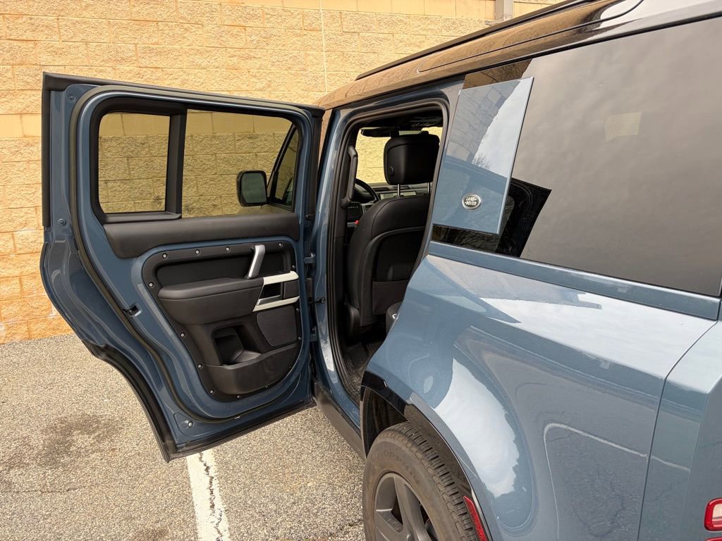Certified 2023 Land Rover Defender 110 X-Dynamic SE image 15
