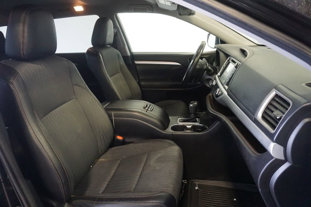Used 2018 Toyota Highlander Plus AWD/4WD image 21