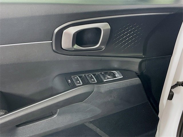 Used 2023 Kia Sorento S w/ Panoramic Sunroof Package image 19