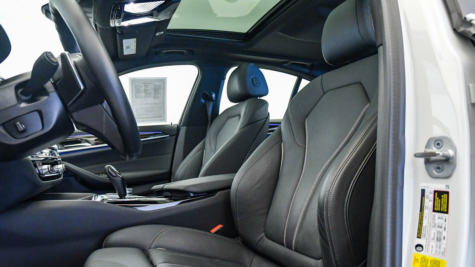 Certified 2023 BMW 530e w/ Convenience Package image 18