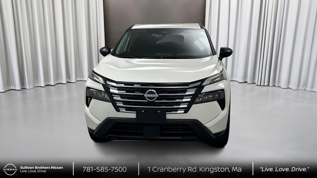 Used 2024 Nissan Rogue S image 2