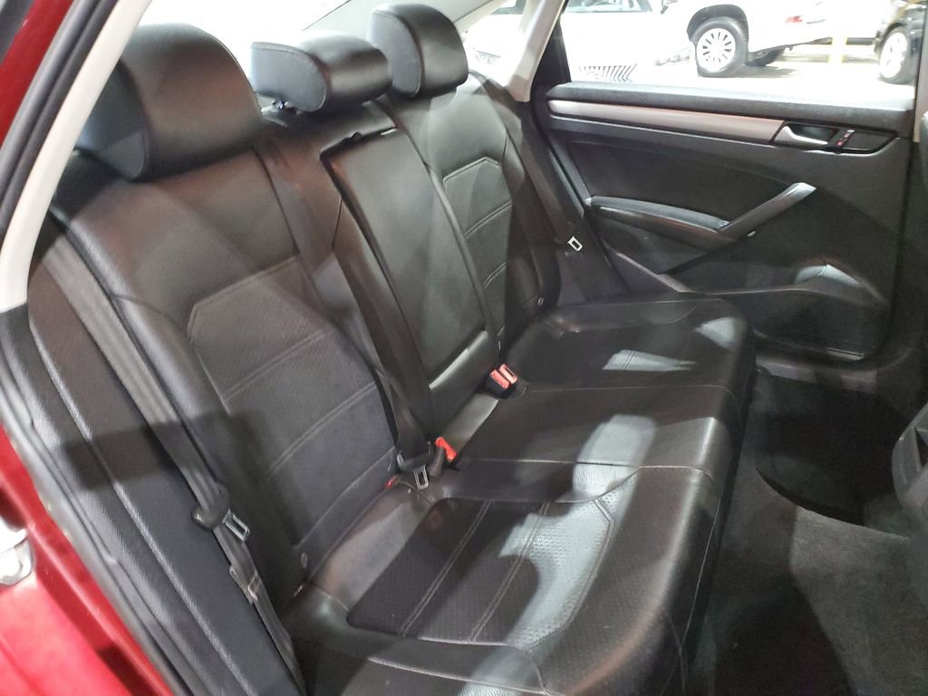 Used 2015 Volkswagen Passat 1.8T Wolfsburg Edition image 21