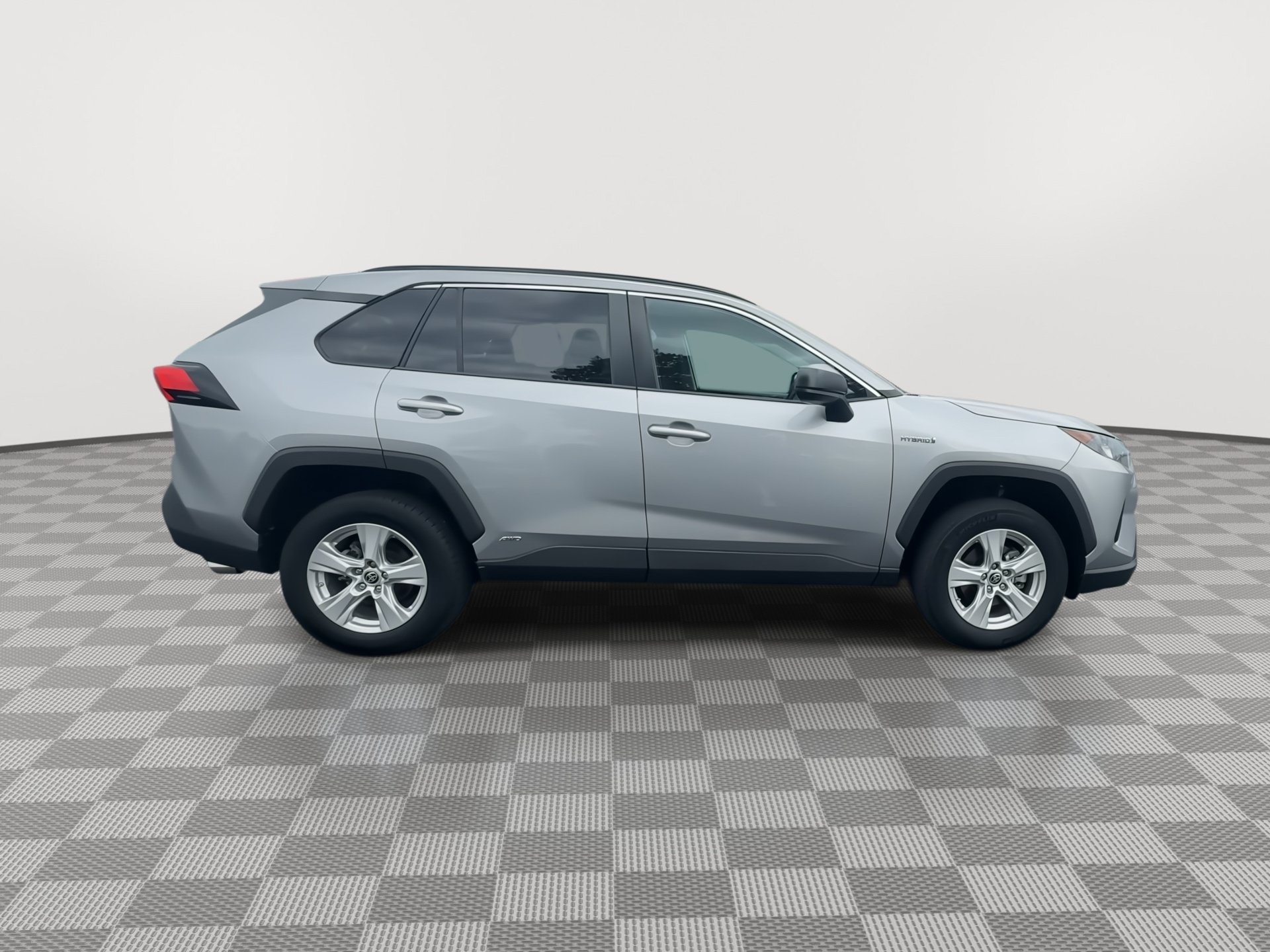Used 2021 Toyota RAV4 LE AWD/4WD image 9