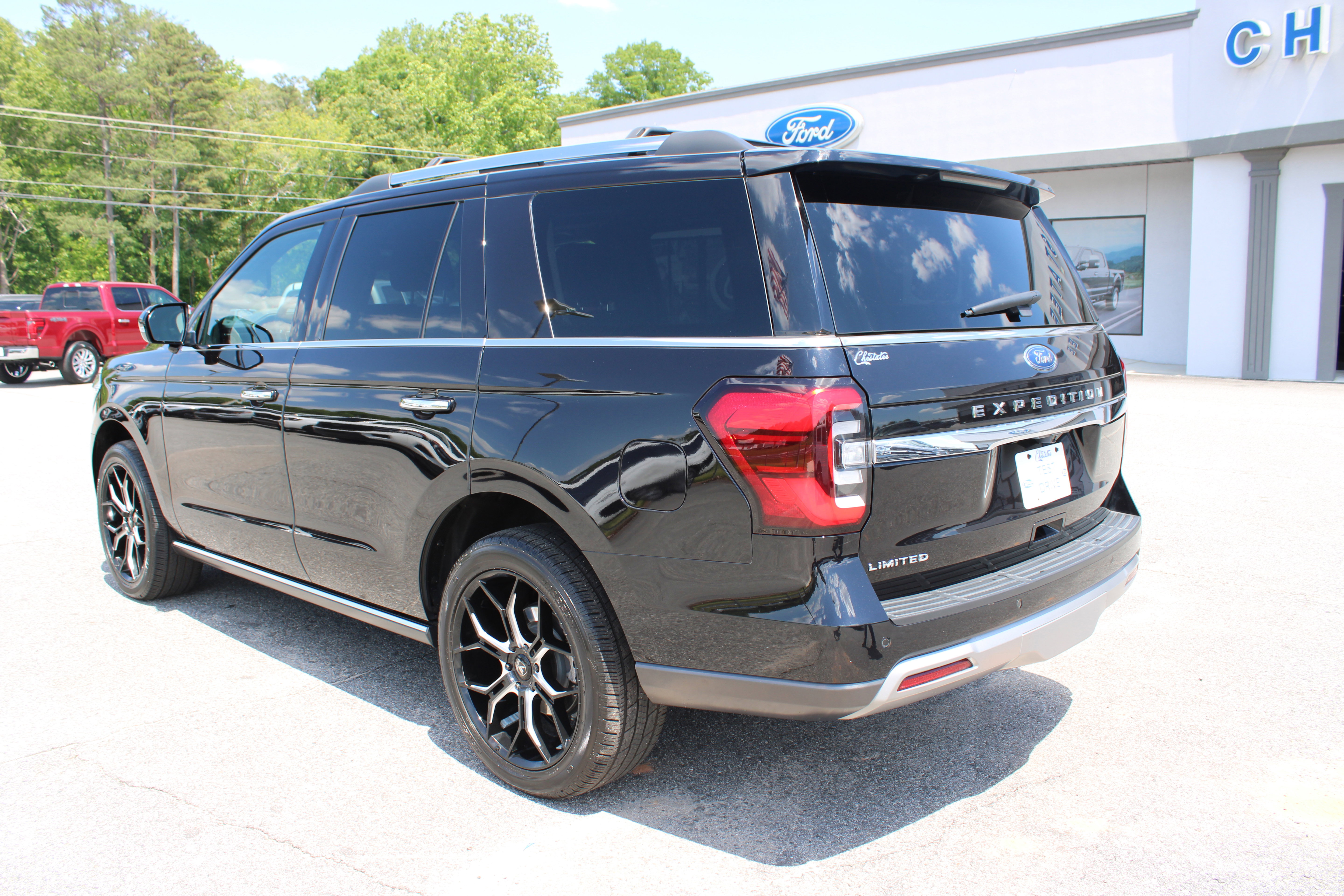 Used 2024 Ford Expedition Limited w/ Excursion Package AWD/4WD image 8