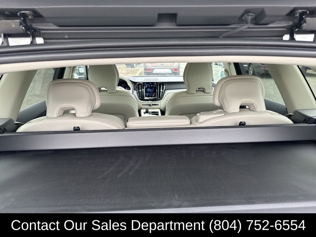Used 2023 Volvo XC60 B5 Plus image 13