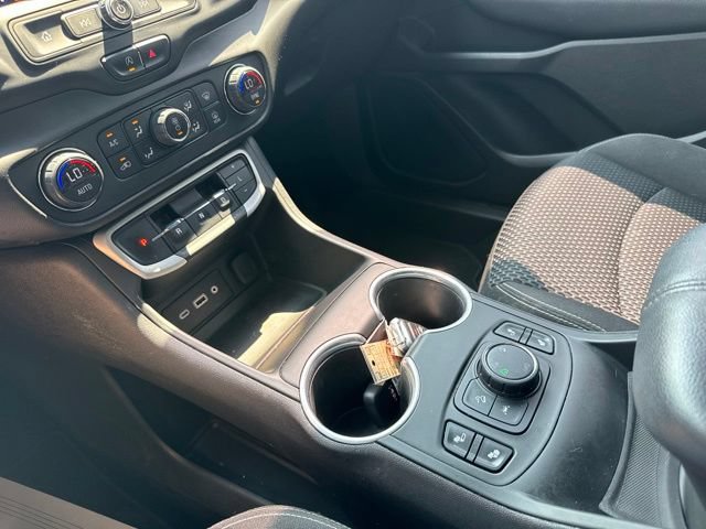 Used 2022 GMC Terrain SLE w/ Driver Convenience Package AWD/4WD image 17