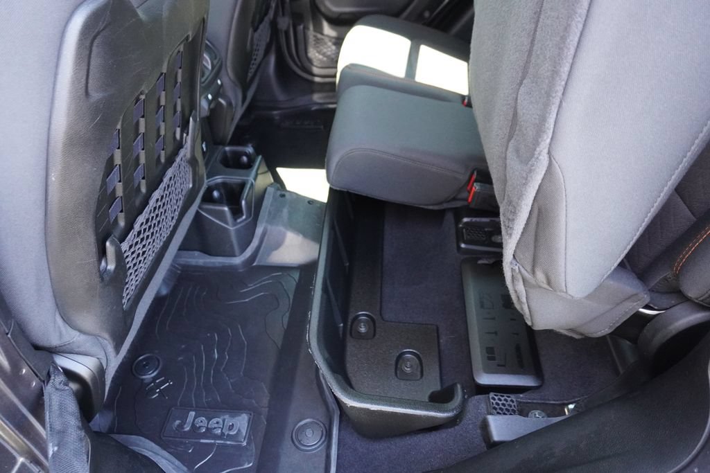 Used 2022 Jeep Gladiator Mojave w/ Cold Weather Group AWD/4WD image 31