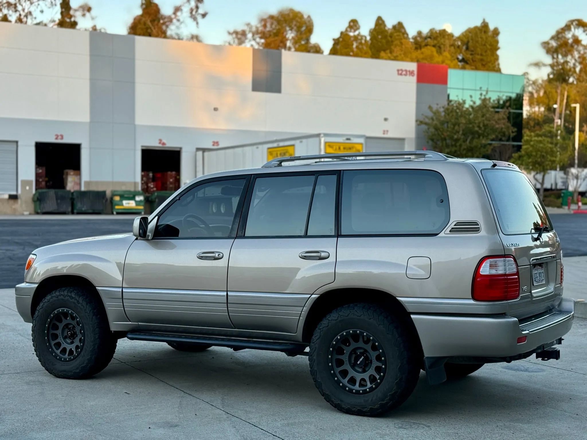 Used 1999 Lexus LX 470 4WD image 12
