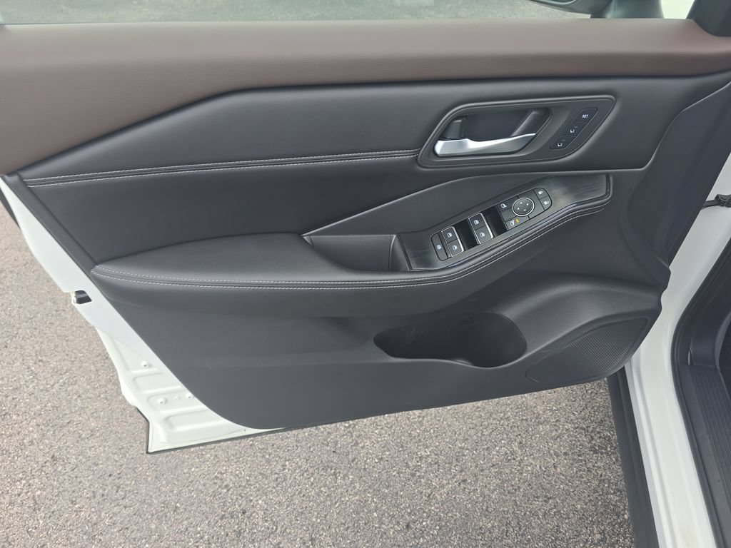 Used 2023 Nissan Rogue SL w/ SL Premium Package FWD image 10