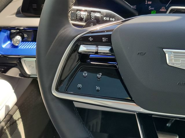 New 2027 Cadillac Optiq Luxury w/ LPO, Floor Liner Package AWD/4WD image 11