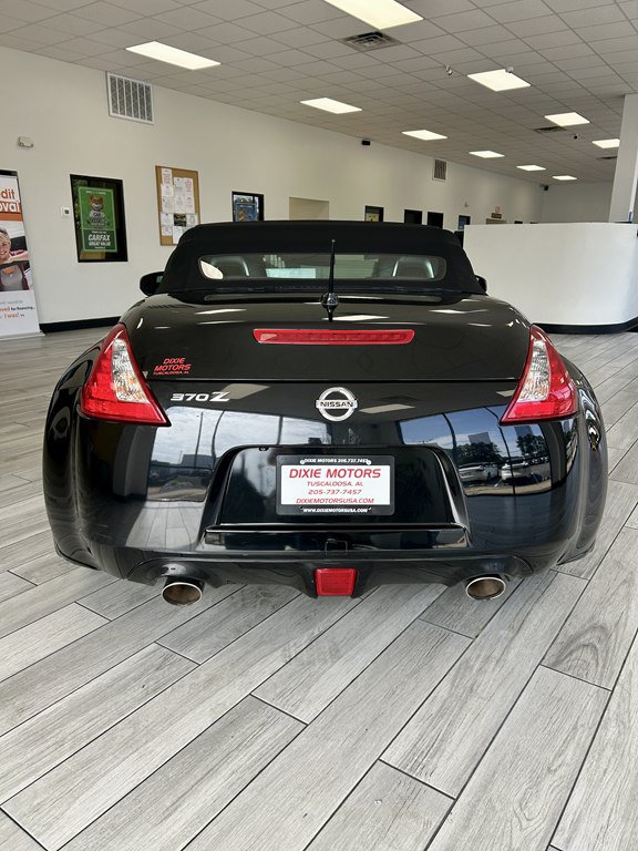 Used 2014 Nissan 370Z Touring w/ Navigation Package RWD image 8
