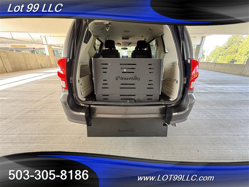 Used 2018 Dodge Grand Caravan SE w/ Power Convenience Group I FWD image 42