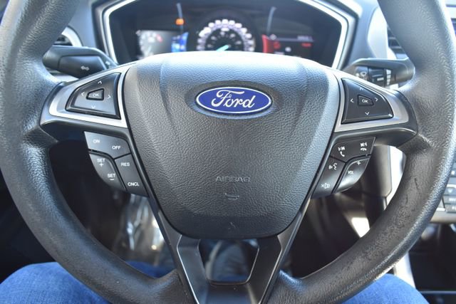 Used 2017 Ford Fusion SE w/ Fusion SE Technology Package FWD image 19