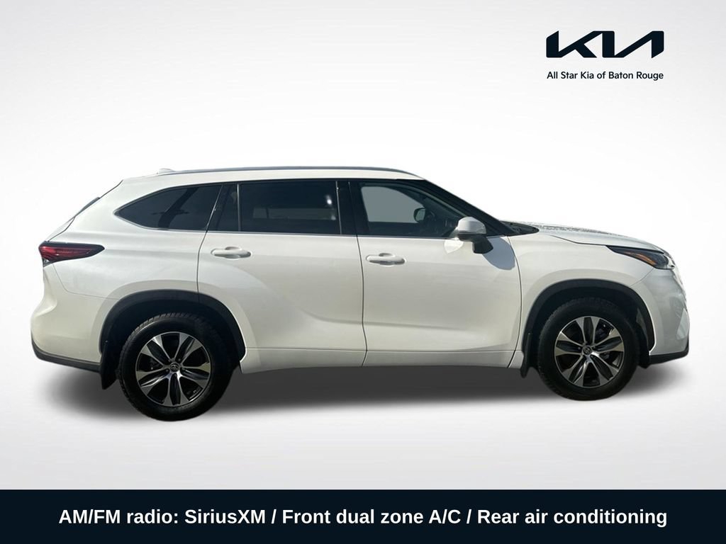 Used 2021 Toyota Highlander XLE FWD image 1