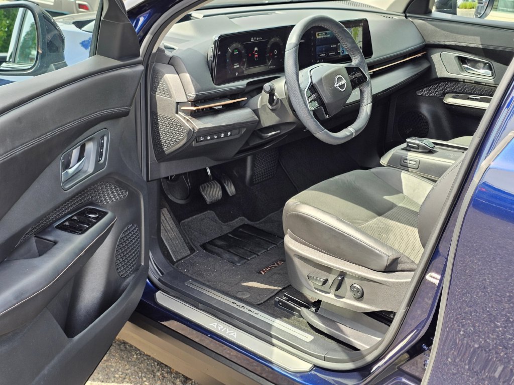 Used 2024 Nissan Ariya AWD image 22