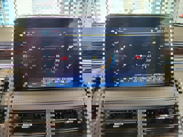 Used 2023 Chevrolet Suburban Premier AWD/4WD image 5