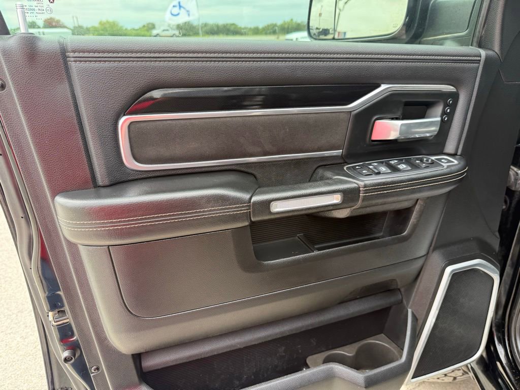 Used 2019 RAM 2500 Laramie w/ Black Appearance Package AWD/4WD image 10