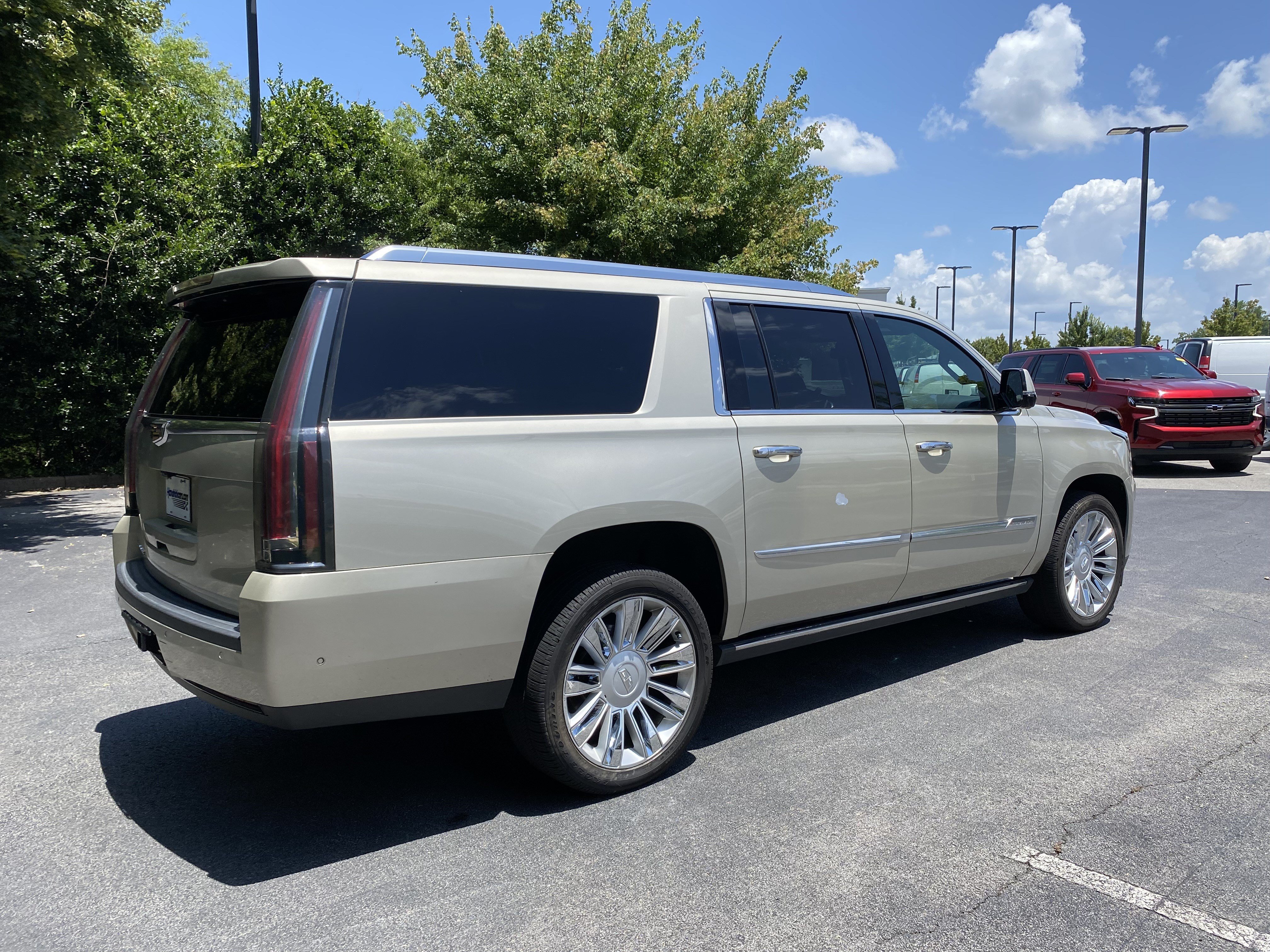 Used 2017 Cadillac Escalade ESV Platinum AWD/4WD image 9
