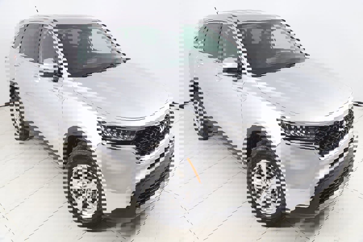 Used 2022 Kia Sorento LX image 16