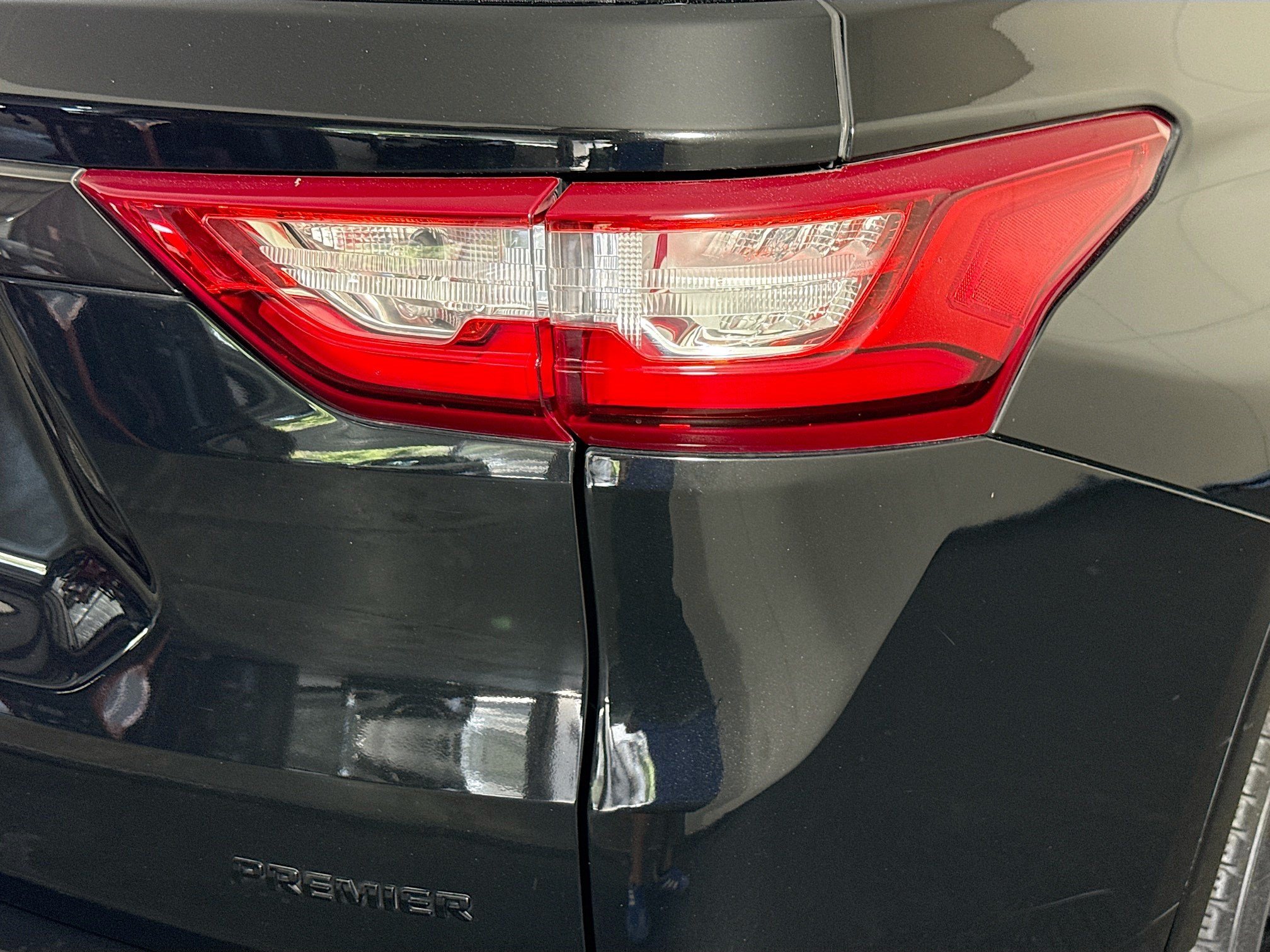 Used 2019 Chevrolet Traverse Premier w/ LPO, Blackout Package FWD image 34