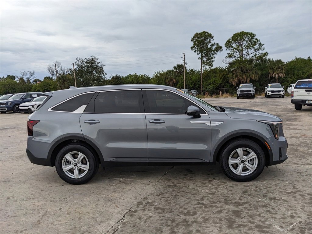 Certified 2024 Kia Sorento LX image 10