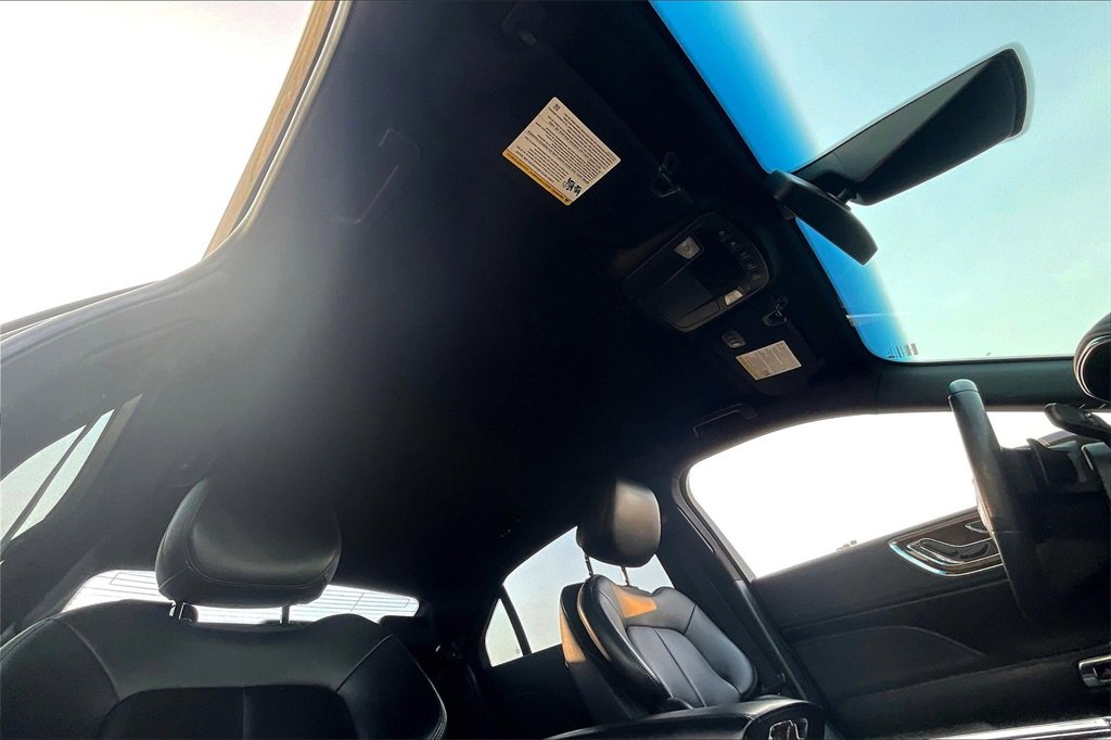 Used 2019 Lincoln Continental Premiere image 22