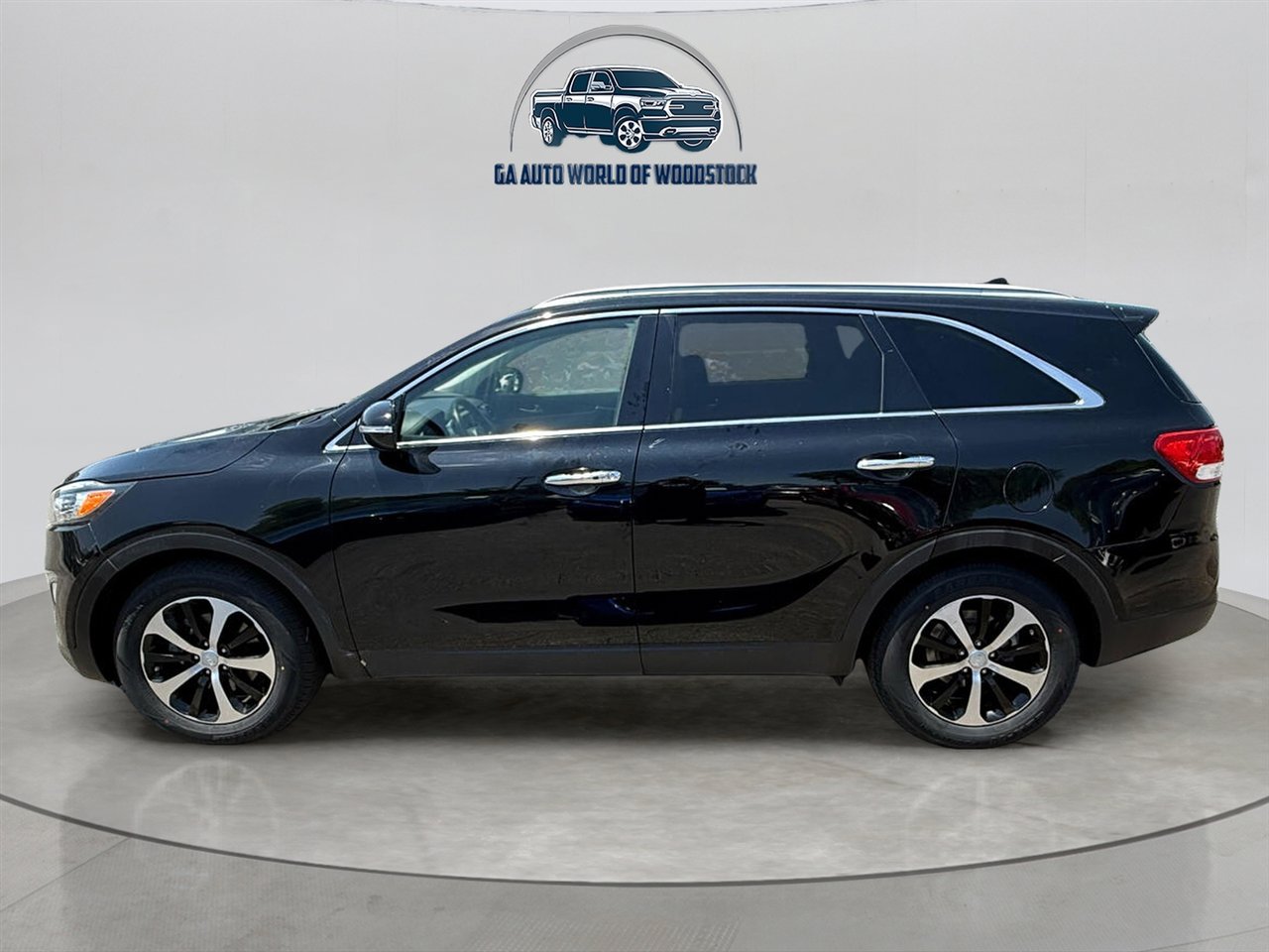Used 2017 Kia Sorento EX image 2