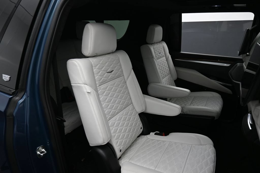 Used 2025 Cadillac Escalade ESV Sport Platinum AWD/4WD image 32