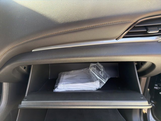 Used 2020 Chevrolet Traverse LT image 17