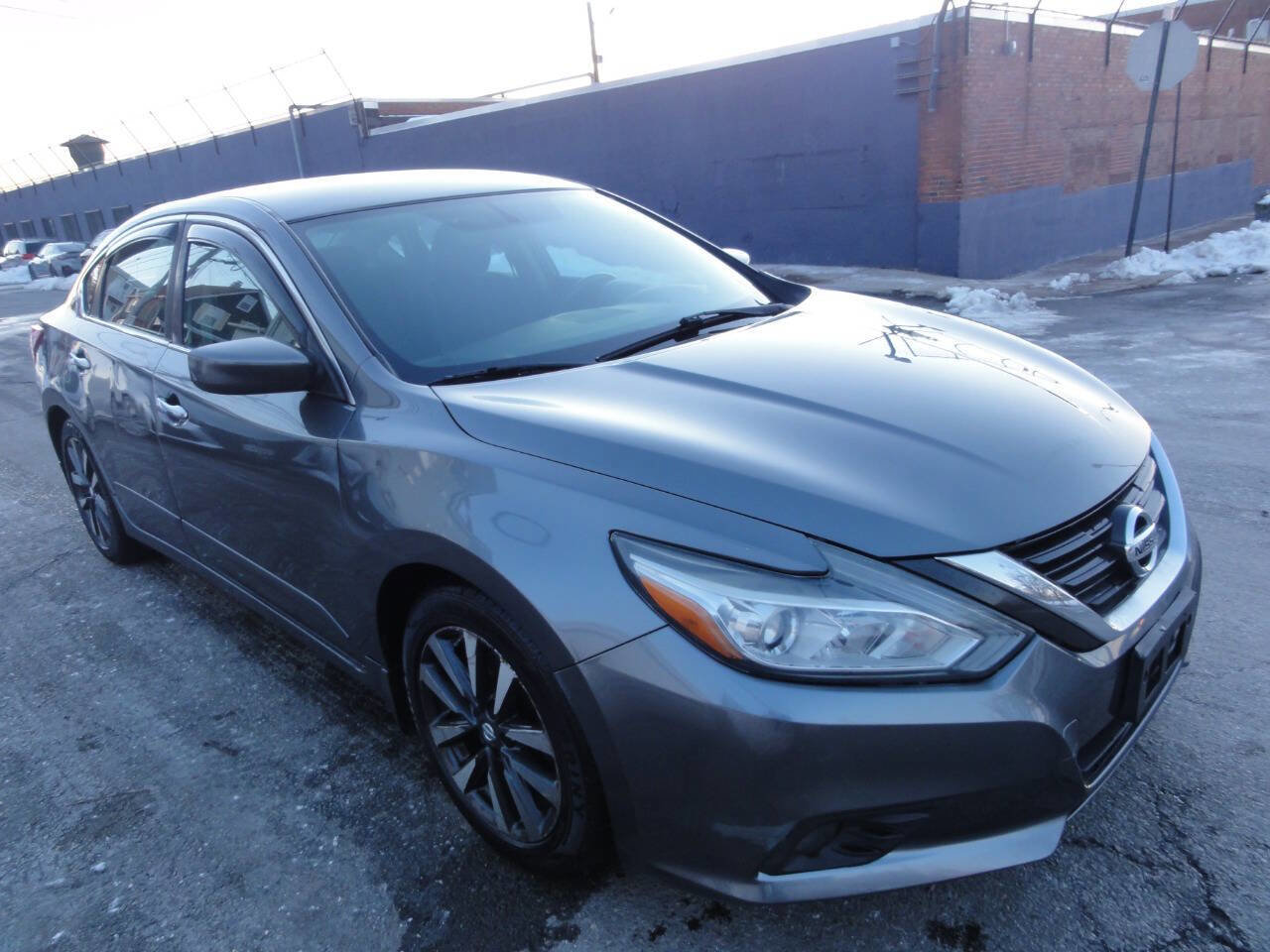 Used 2016 Nissan Altima 2.5 SV image 2