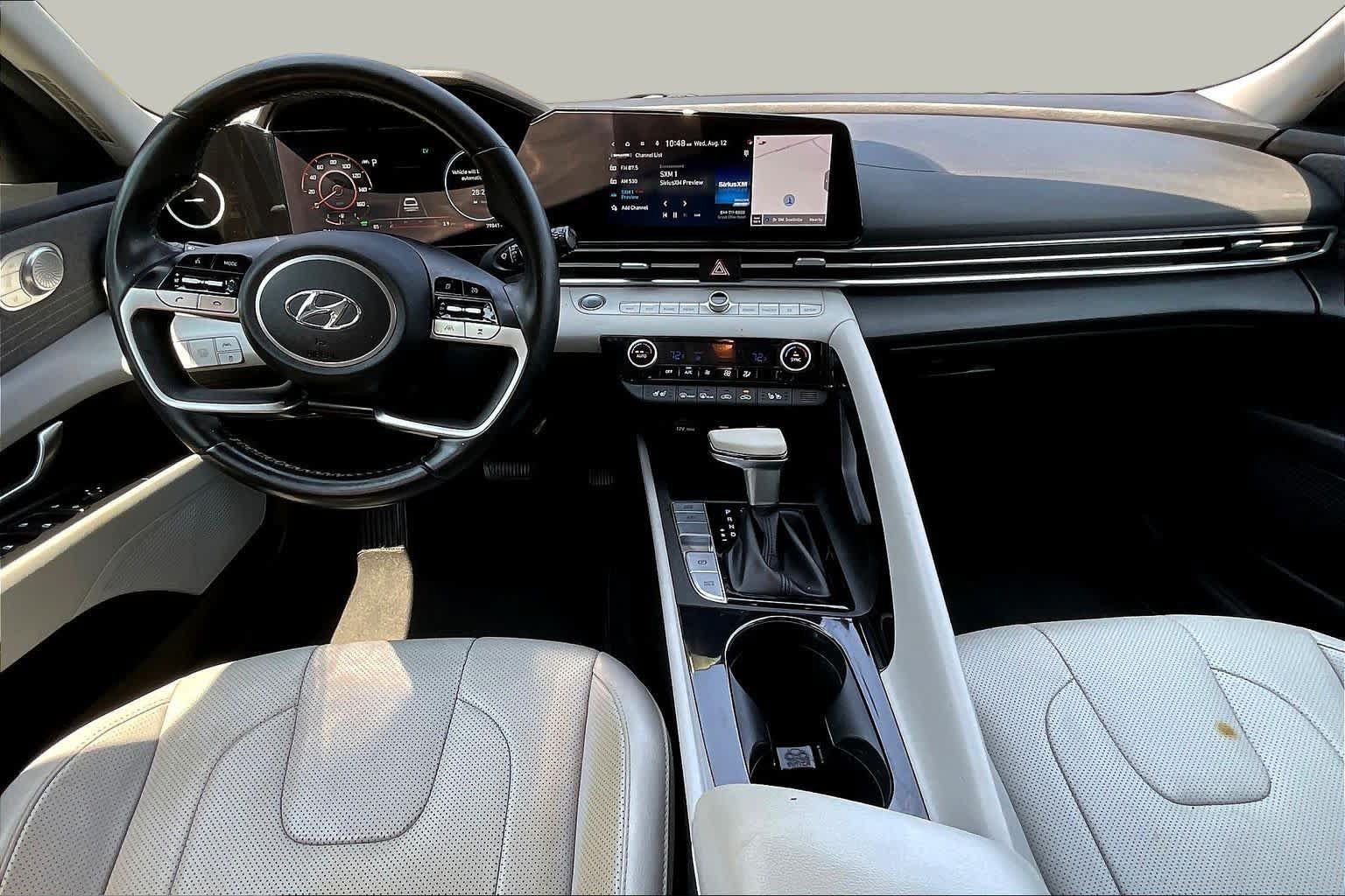 Used 2022 Hyundai Elantra Limited FWD image 16