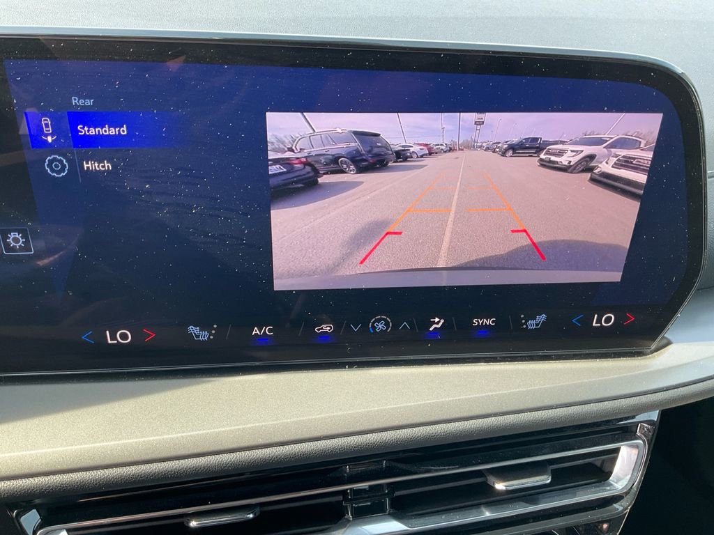 Used 2025 Chevrolet Traverse LT image 20