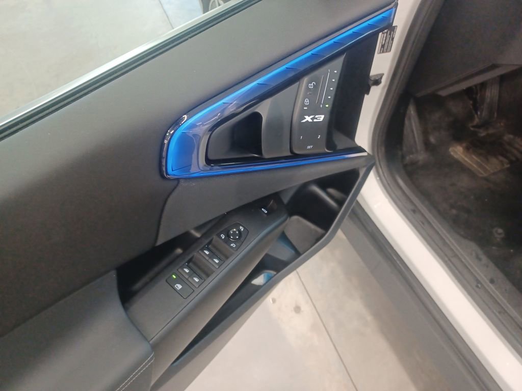 Certified 2025 BMW X3 xDrive30i w/ Convenience Package image 12